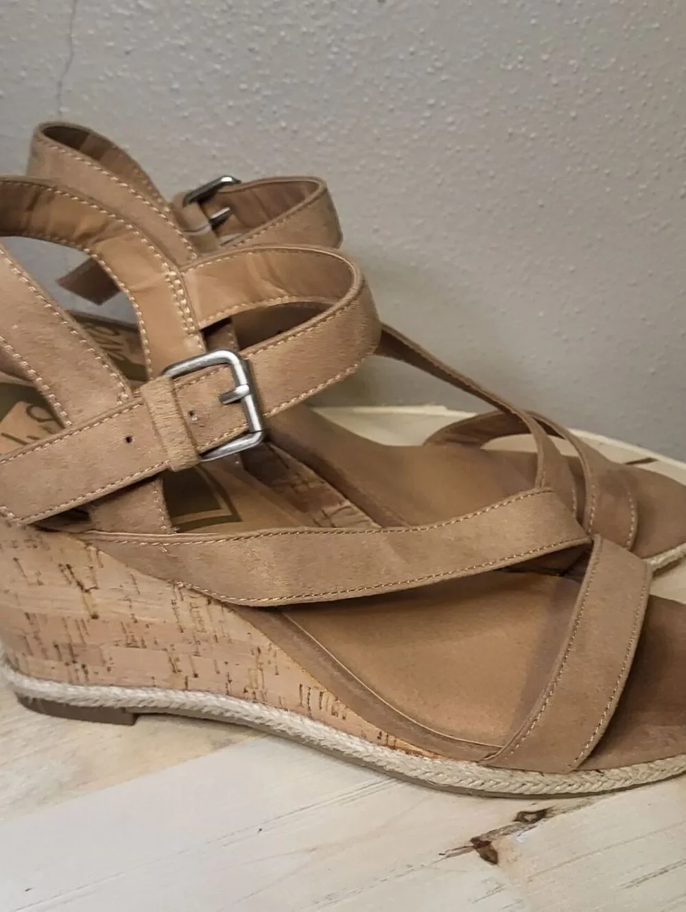 DV8 Dolce Vita Women’s Size 10 Tan Strappy Cork Wedge Sandals